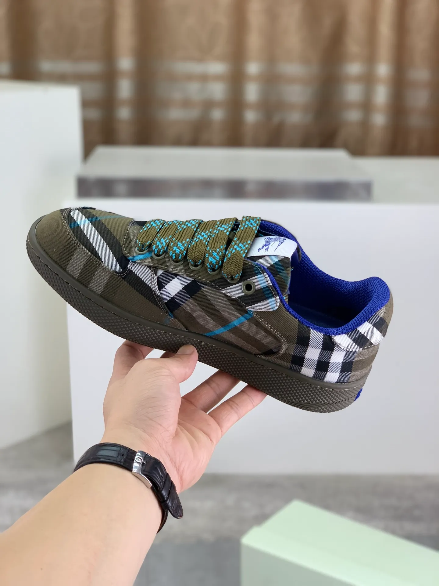 Factory price P580 [BURBERRY] Burberry - High-end quality original order - Upper: imported 🔝 original material - Inner: cowhide lining, feet; water-dyed cowhide - Outsole: ultra-light TPR rubber; two-color molded outsole - Super high quality control · Fine workmanship: highlighted (high-end, extravagance, grade) -Size: 38-46 (Male 38 46 can be customized) · Color: 5️⃣ colors available